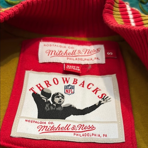 Mitchell & Ness Throwbacks Red Jacket - Picture 2 of 10